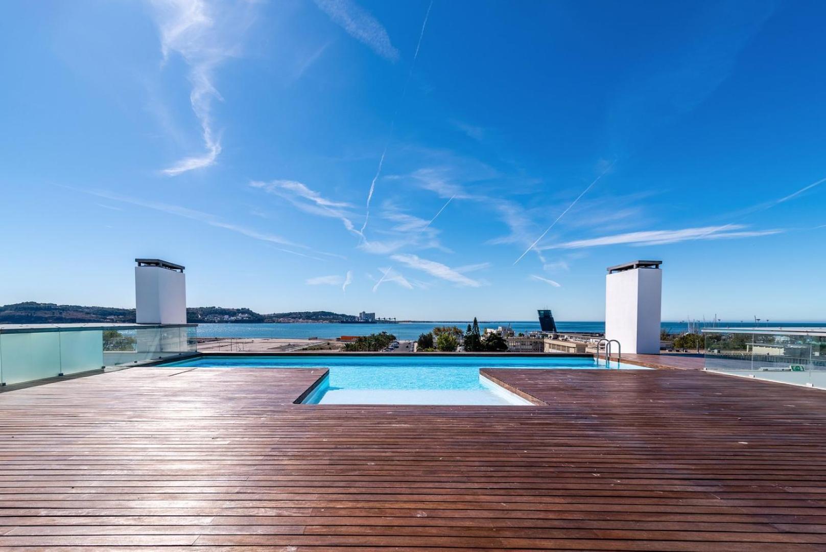 Ferienwohnung Guestready - Alges Apt With Stunning Rooftop Pool Exterior foto