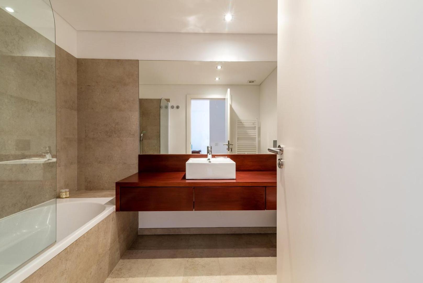 Ferienwohnung Guestready - Alges Apt With Stunning Rooftop Pool Exterior foto